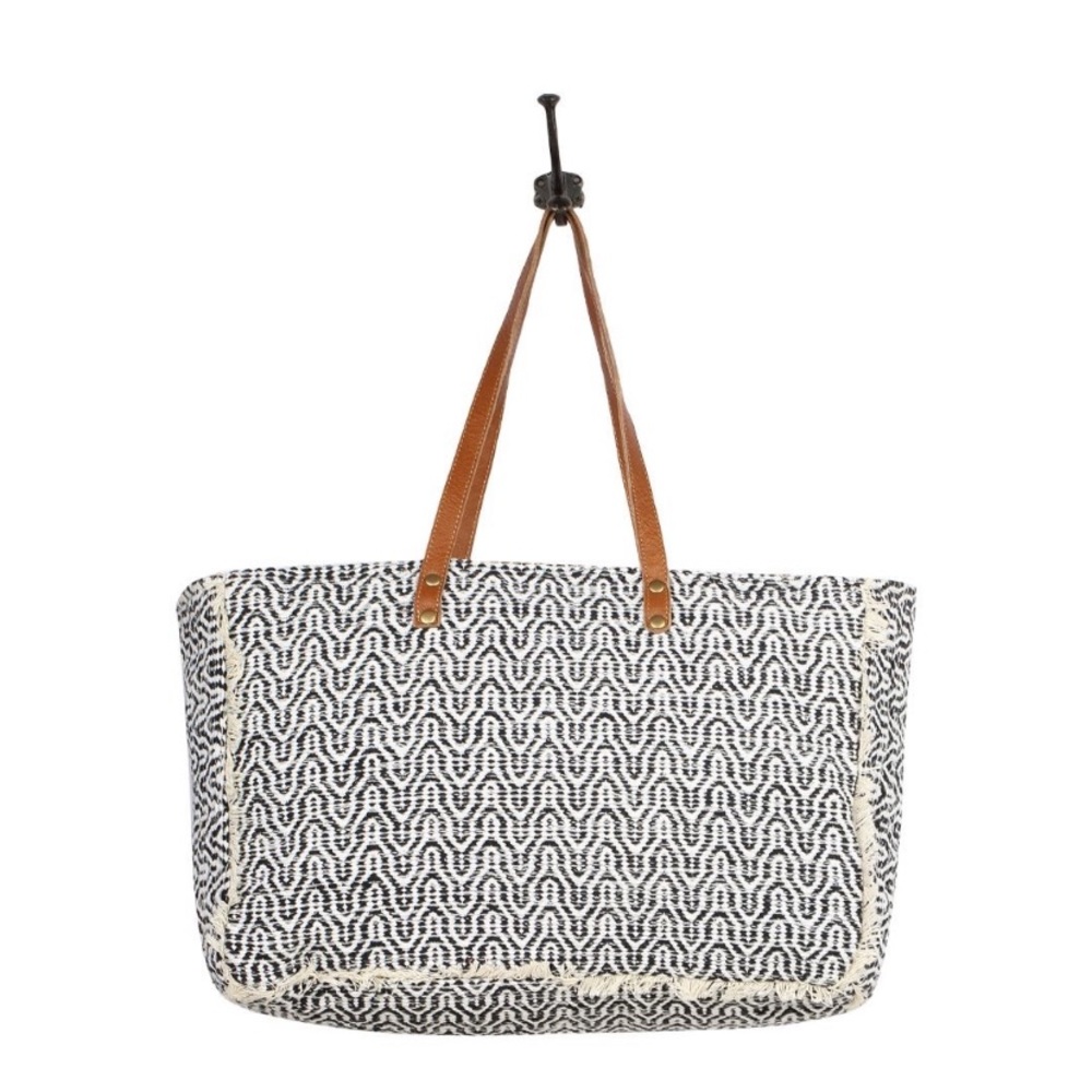 NWT BEAUTIFUL PAT WEEKENDER HANDBAG - Picture 7 of 7